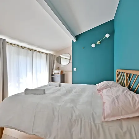 Avec Piscine - 5 Min D'avignon * Les Angles (Gard)